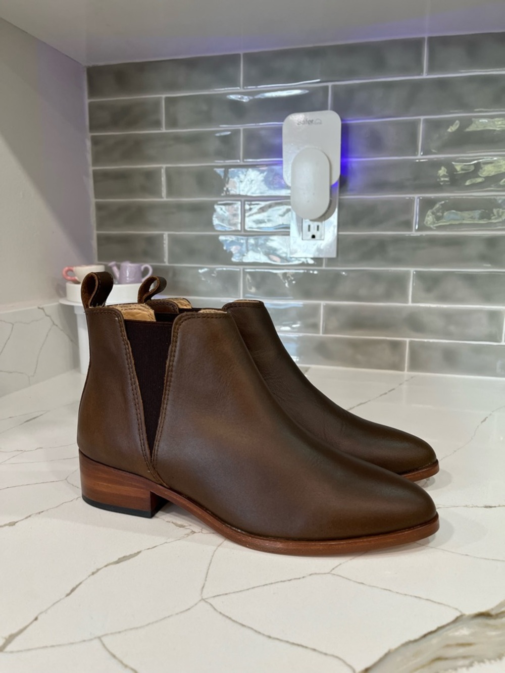 Nisolo Eva Everyday Chelsea Boot. Women’s size 6 Color Brown